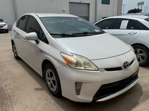 Used 2012 Toyota Prius Two FWD image 2