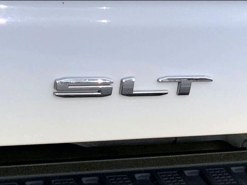 Used 2024 GMC Sierra 1500 SLT image 9