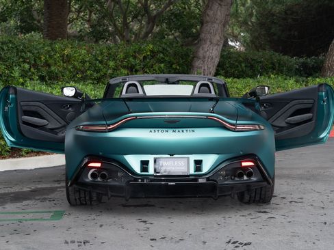 Used 2023 Aston Martin V8 Vantage Roadster image 8