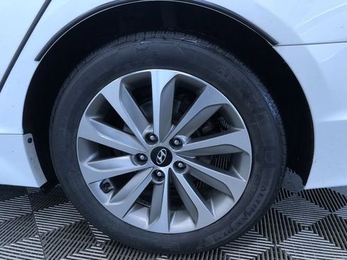 Used 2015 Hyundai Sonata Sport w/ Option Group 03 FWD image 17