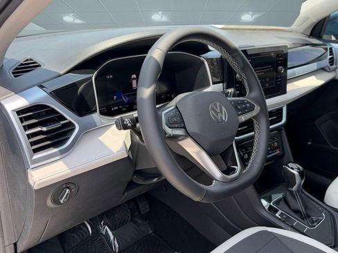 New 2026 Volkswagen Taos SE FWD image 4