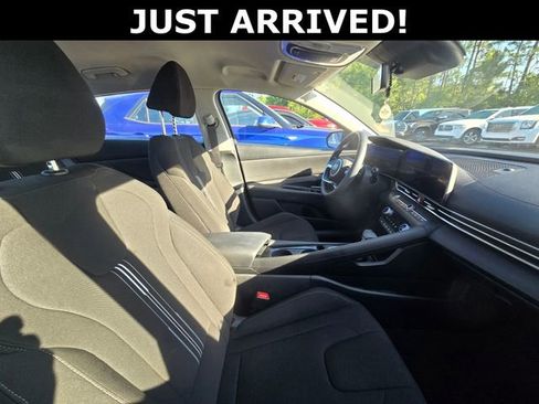 Used 2023 Hyundai Elantra SEL w/ Convenience Package FWD image 8