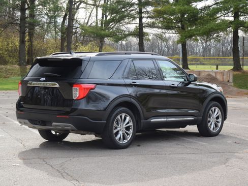 Used 2023 Ford Explorer XLT w/ Equipment Group 202A image 28