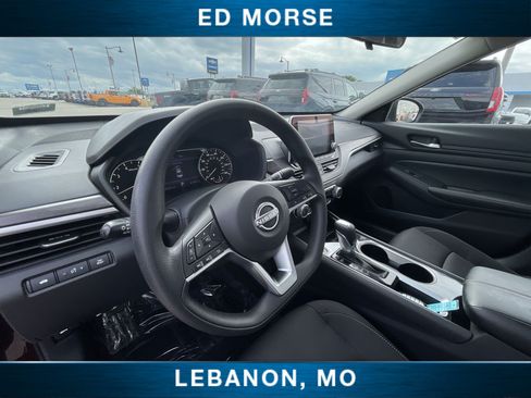 Used 2024 Nissan Altima 2.5 SV FWD image 10