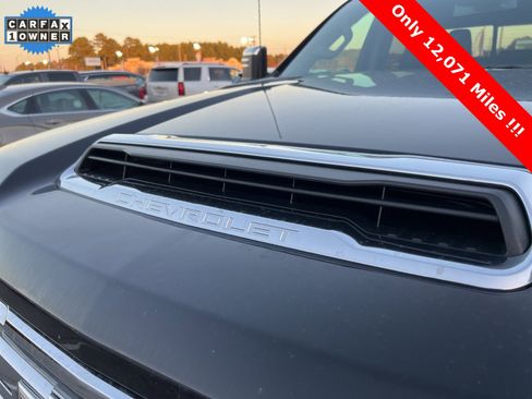 Used 2025 Chevrolet Silverado 3500 LTZ w/ LTZ Convenience Package image 15