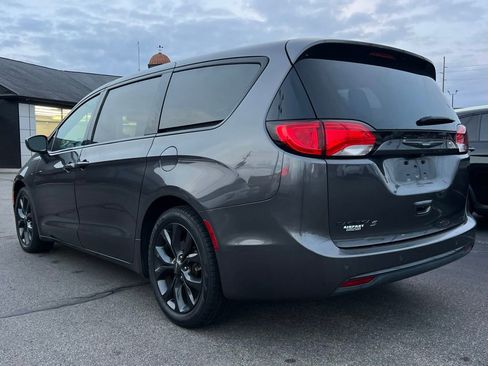 Used 2018 Chrysler Pacifica Touring Plus w/ S Appearance Package image 5