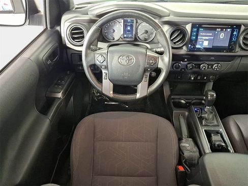 Used 2019 Toyota Tacoma TRD Sport image 14