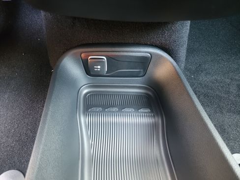 New 2026 Chrysler Pacifica Select image 9