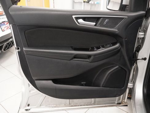 Used 2019 Ford Edge SEL image 16