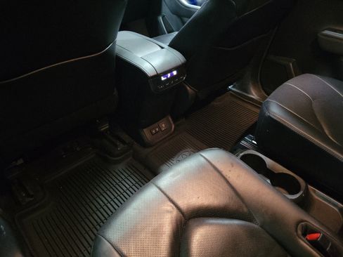 Used 2020 Toyota Highlander Limited image 11