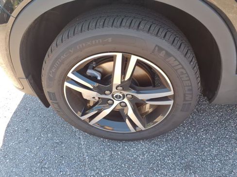 New 2025 Volvo XC40 B5 Core w/ Climate Package image 11