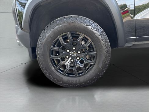 Used 2023 Chevrolet Colorado Trail Boss w/ Technology Package AWD/4WD image 5