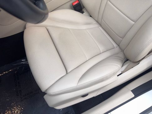 Used 2022 Mercedes-Benz GLC 300 w/ Premium Package Lite image 27