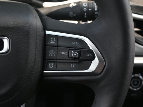 Used 2025 Jeep Compass Limited AWD/4WD image 19