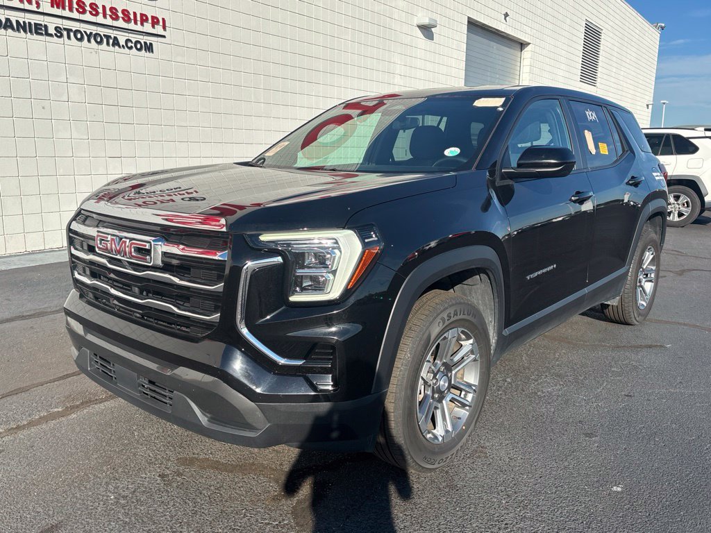 Used 2025 GMC Terrain Elevation FWD image 1