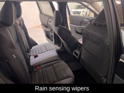 New 2025 Mitsubishi Outlander SE image 13