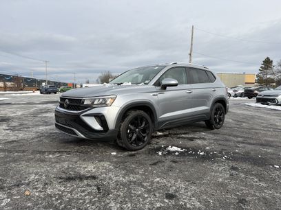 Certified 2023 Volkswagen Taos SE w/ Panoramic Sunroof Package