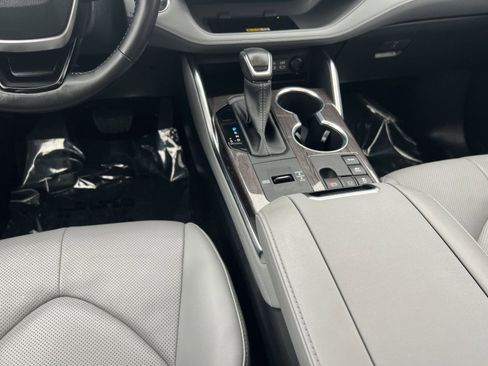 Used 2023 Toyota Highlander Limited image 22
