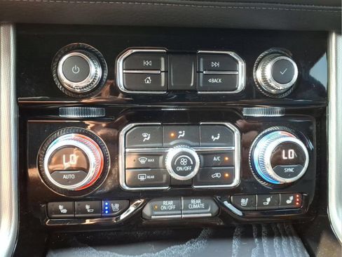 Used 2022 GMC Yukon XL Denali w/ Advanced Technology Package AWD/4WD image 14
