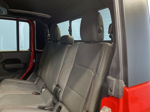 Used 2024 Jeep Gladiator Rubicon w/ Technology Group image 19