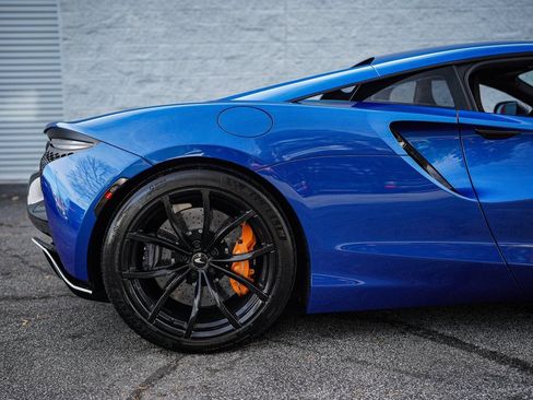 Used 2023 McLaren Artura image 17