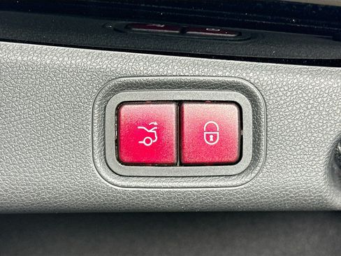 Certified 2018 Mercedes-Benz E 400 4MATIC Sedan image 33
