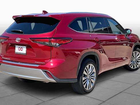 Used 2023 Toyota Highlander Platinum image 13