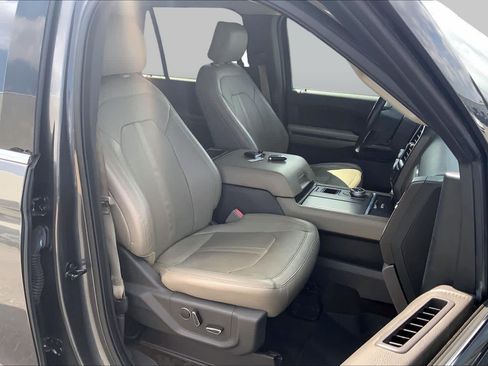Used 2018 Ford Expedition Limited RWD image 9
