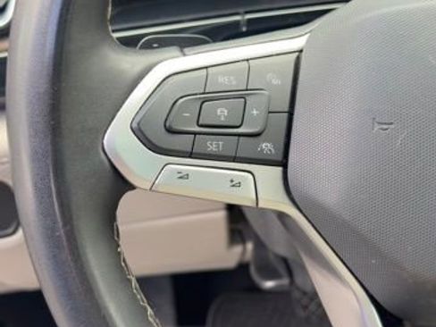 Used 2024 Volkswagen Atlas SE w/ Panoramic Sunroof Package image 11