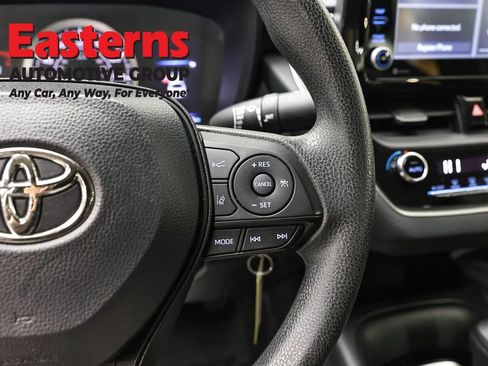 Used 2022 Toyota Corolla LE FWD image 16
