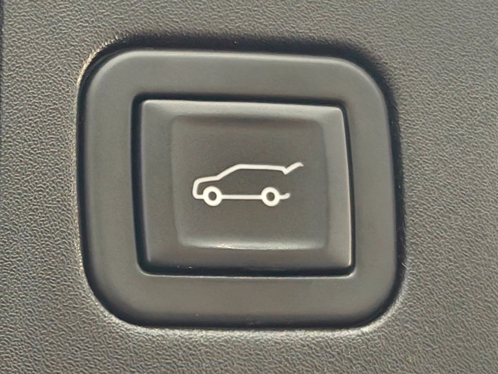 Used 2023 Cadillac XT4 Luxury AWD/4WD image 31