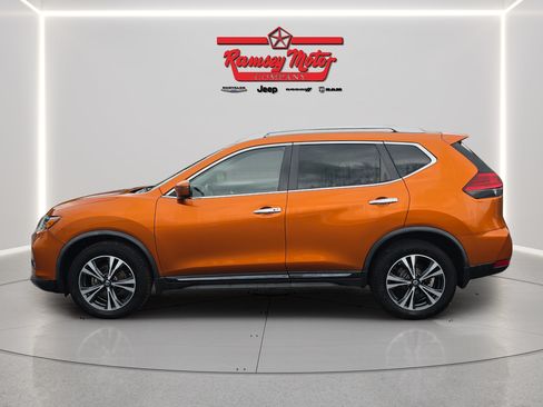 Used 2017 Nissan Rogue SL AWD/4WD image 2