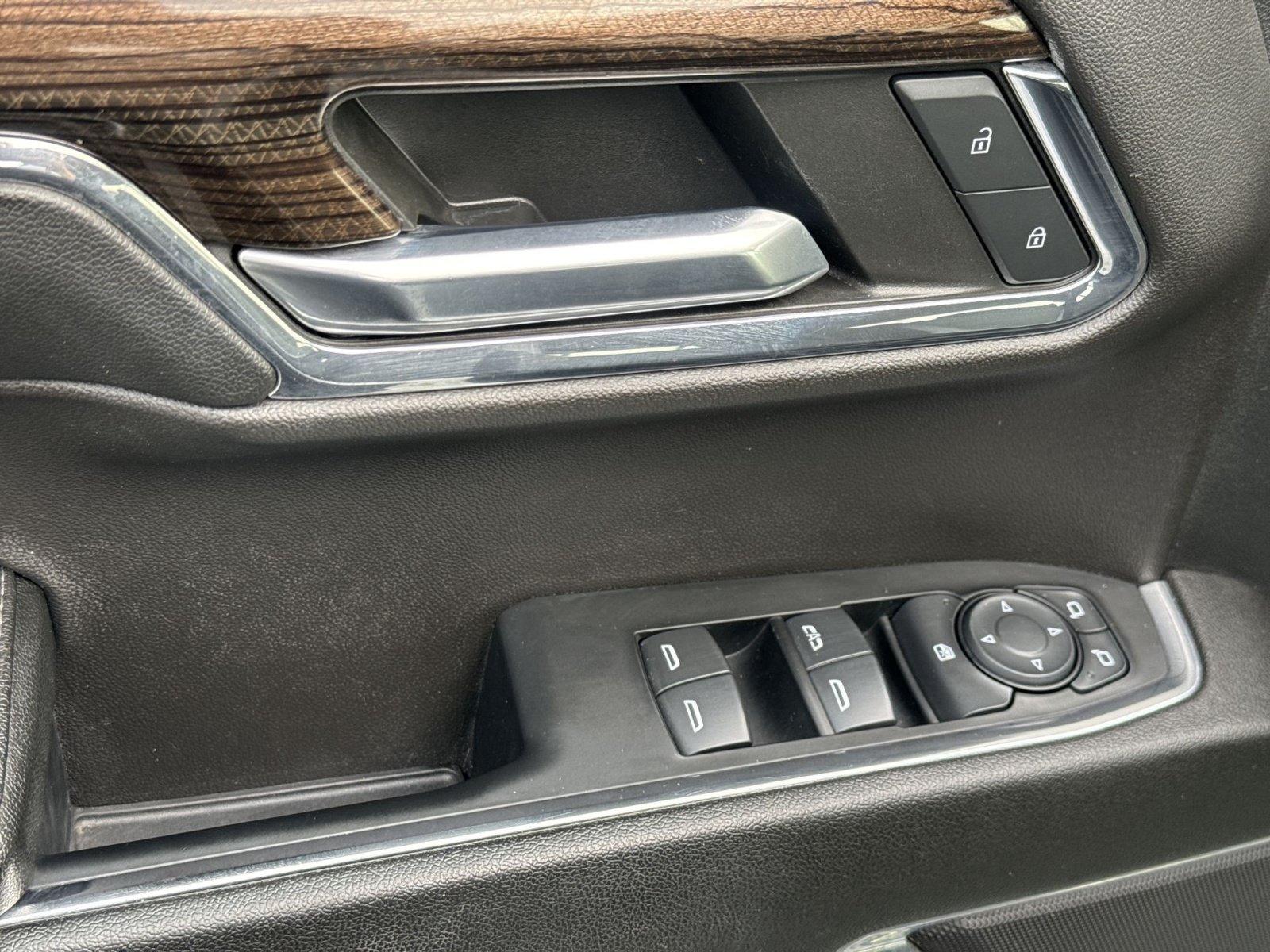 Used 2024 Chevrolet Silverado 1500 LT AWD/4WD image 16