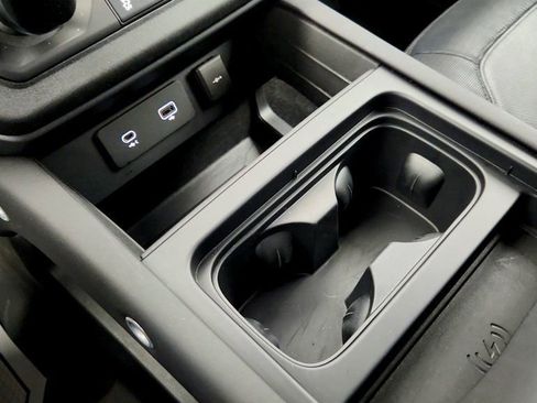 Used 2024 Land Rover Defender 130 X-Dynamic SE image 16