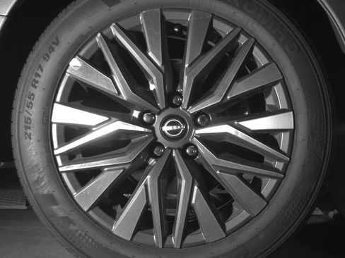 Used 2025 Nissan Altima 2.5 SV FWD image 15
