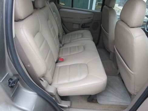 Used 2004 Ford Explorer XLT image 23