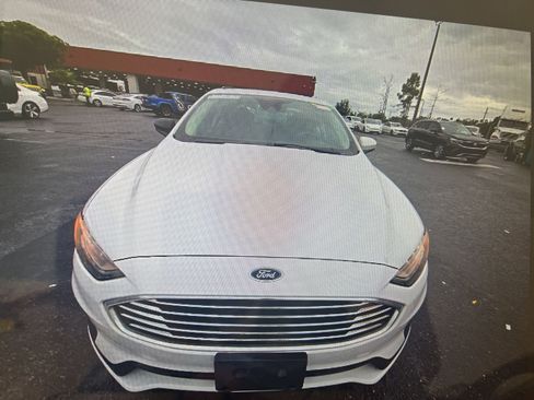 Used 2019 Ford Fusion SE image 13