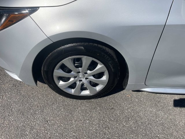 Used 2025 Toyota Corolla LE FWD image 13