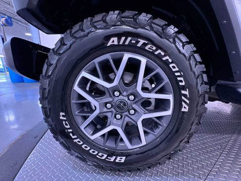 Used 2024 Jeep Wrangler Unlimited Sahara w/ Technology Group AWD/4WD image 10