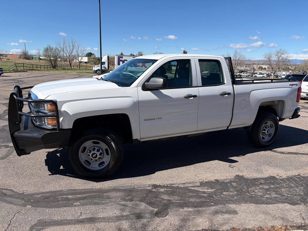 Used 2015 Chevrolet Silverado 2500 W/T AWD/4WD image 3