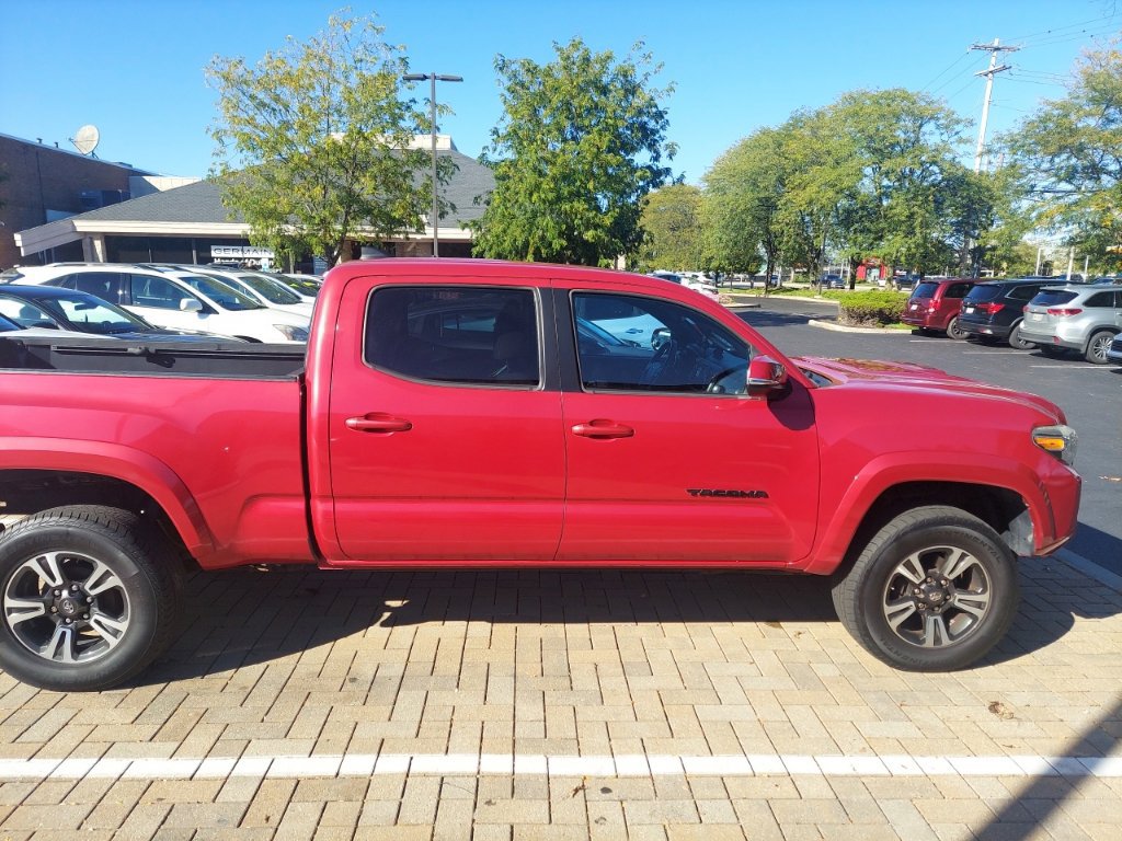 Used 2016 Toyota Tacoma TRD Sport w/ Towing Package AWD/4WD image 4