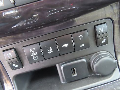 Used 2017 Buick Enclave Premium w/ Experience Buick Package image 26