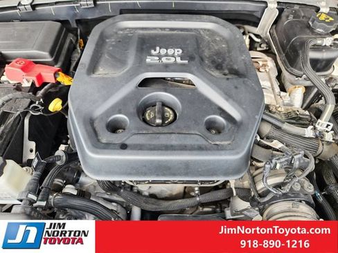 Used 2022 Jeep Wrangler Unlimited Sahara AWD/4WD image 30
