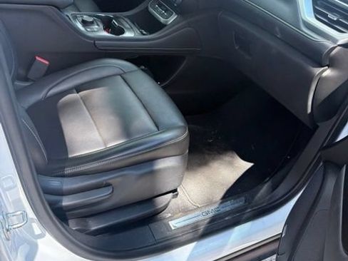 Used 2023 GMC Acadia SLT FWD image 5