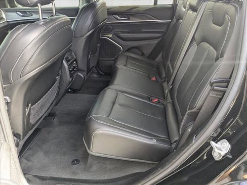 Used 2022 Jeep Grand Cherokee Limited image 16