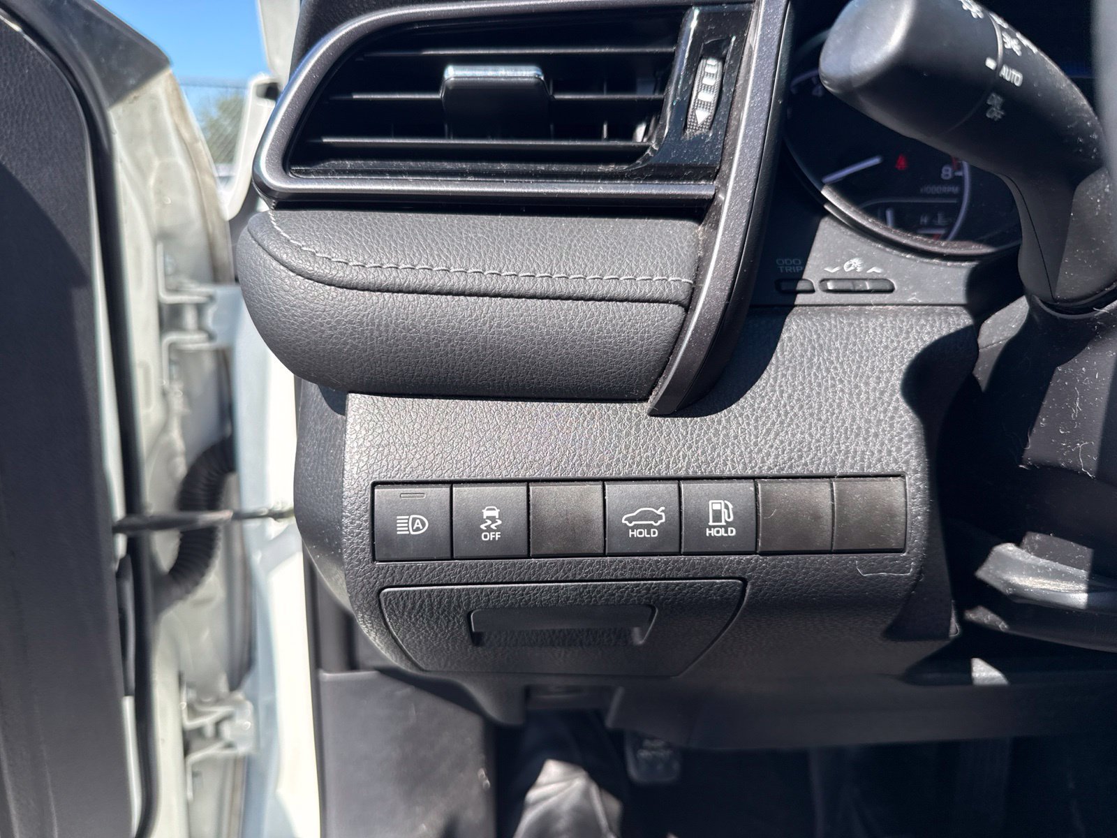 Used 2023 Toyota Camry SE w/ Convenience Package FWD image 18