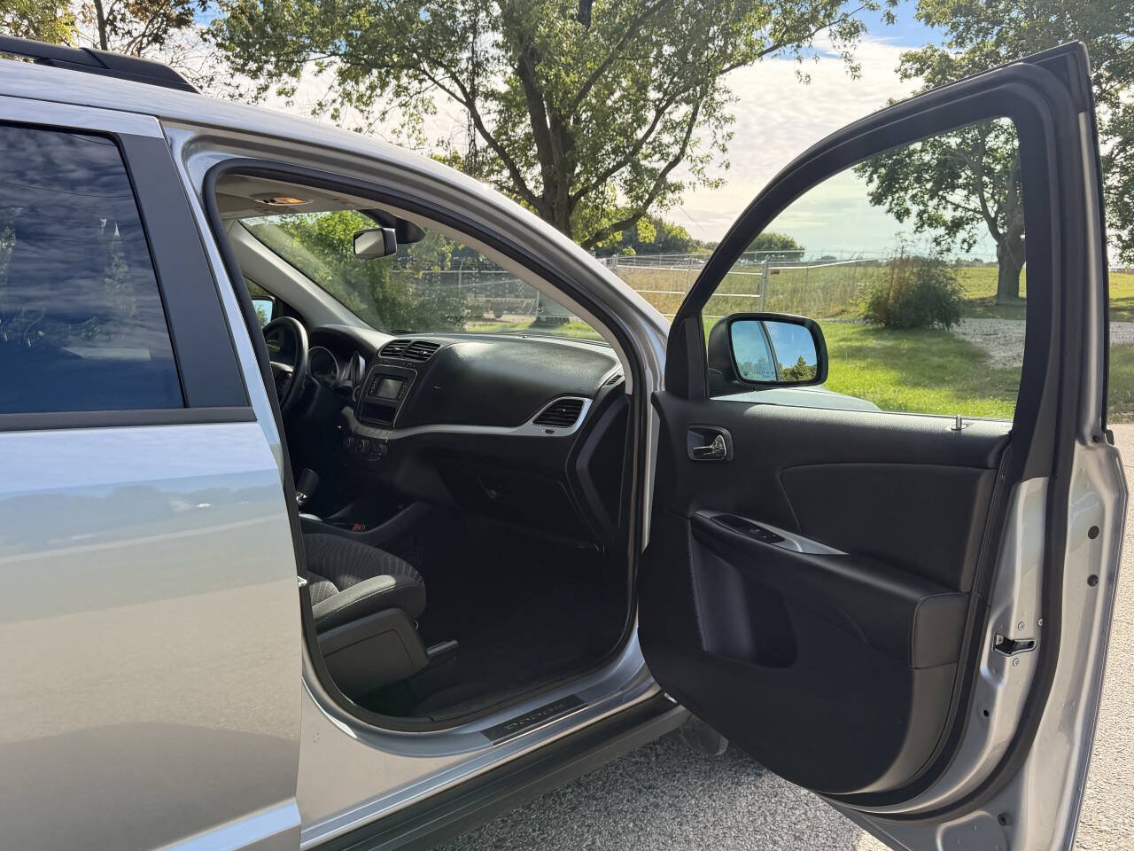 Used 2018 Dodge Journey SE w/ Mopar All Weather Group FWD image 25