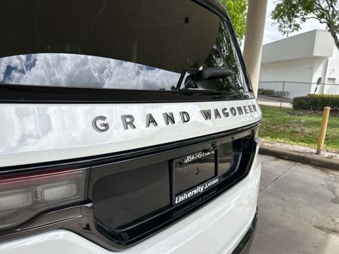 Used 2025 Jeep Grand Wagoneer L Series III w/ Rear Seat Video Group 1 AWD/4WD image 23