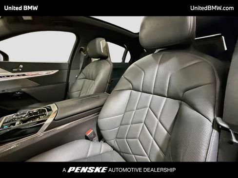Used 2025 BMW i7 xDrive60 w/ Executive Package AWD/4WD image 12