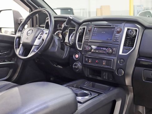 Used 2018 Nissan Titan SV w/ SV Convenience Package image 26